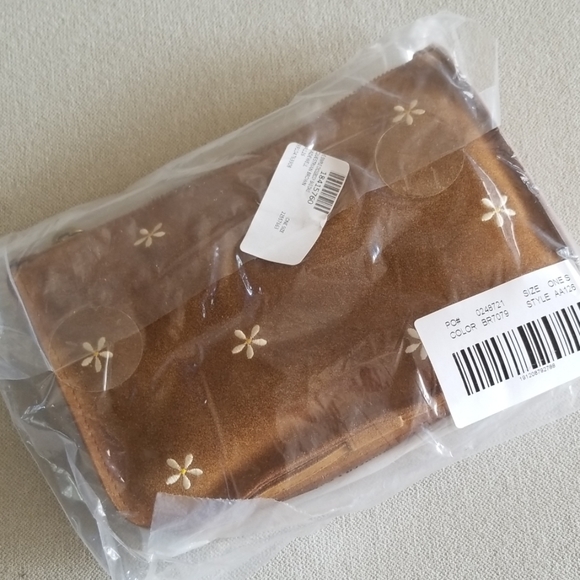 Madewell Daisy Embroidered Suede Crossbody - Picture 5 of 6